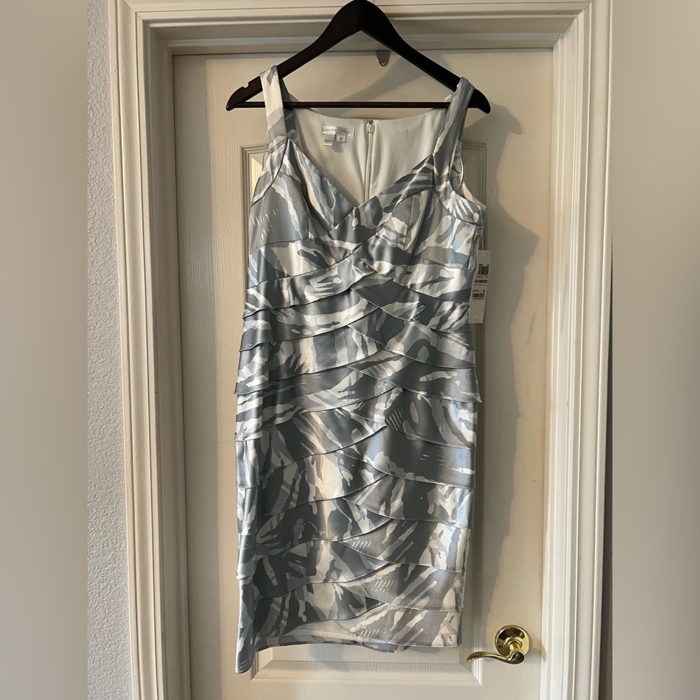 London Times Bodycon Tiered Dress silver and white
Size 12